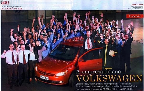 Thomas Schmall, Vorstandsvorsitzender von Volkswagen do Brasil freut sich mit seinen Mitarbeitern über die Auszeichnung Bestes Unternehmen des Jahres. Foto: Auto-Reporter/Volkswagen